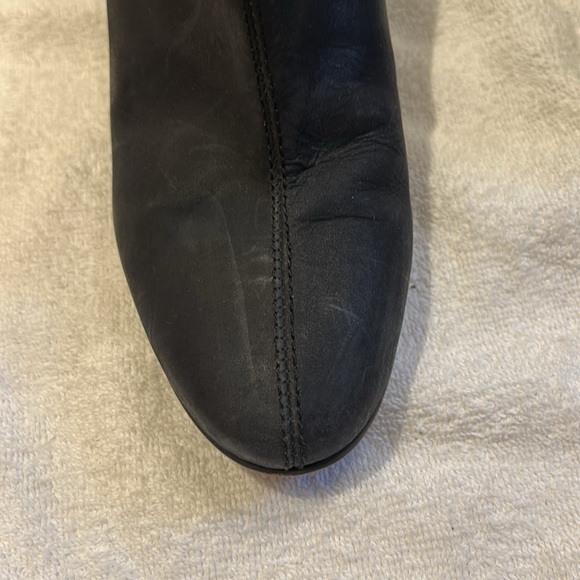 LLBean women black leather ankle boots /booties. Beautiful black leather. - Picture 7 of 9